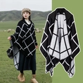 Ethno-Stil Poncho mit schwarz-weißem Karomuster, Kapuze und Quasten für Reisen - Farbe 58