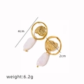 Orecchini di perle barocche con anelli dorati lunghi 4 cm e larghi 2 cm per un look chic - Orecchini Cuore Barocco in Acciaio al Titanio