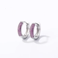 Boucles d'oreilles huggie en argent poli serties de trois rangées de zircons magenta - Plaqué Argent Zirconium Violet (Grand)