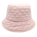 Primer plano detallado del sombrero de pescador rosa claro con patrón de diamantes - M (56-58cm) / Rosa