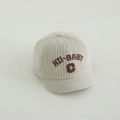 Beigefarbene Cord-Baby-Baseballkappe mit 'HI!-BABY' Stickerei für Kleinkinder - babyC Buchstabe / Gebrochenes Weiß