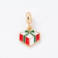 Kerstcadeau doos hanger met emaille en verguld metaal op een witte achtergrond - Geschenkdoos