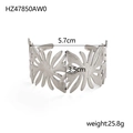 Detail van zilveren opengewerkte bladarmband met 5,7cm diameter en een hoogte van 3,5cm - Zilveren Holle Blad Stijl (HZ47850AW0)