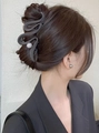 Elegant black wavy hair claw clip featuring a single pearl accent on matte finish - 12cm / Dark Coffee