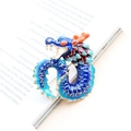Broche de dragón en esmalte azul y verde con acabado dorado pulido y escamas finas - Azul Real