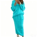 Détail du pull en maille torsadée bleu clair et de la jupe longue assortie pour femme - 3XL / Haut Et Bas / Bleu lac