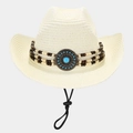 Detalle de sombrero vaquero de paja con emblema turquesa y cuentas de madera - Talla única / Marfil