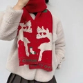 Sciarpa natalizia rossa in maglia con renne bianche e scritte Merry Christmas verdi - Motivo Renna Rossa