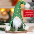 Detalle y dimensiones del gnomo de Navidad tejido en verde con barba blanca y pompón suave - Estilo Sentado Sombrero Curvo - Tipo B / Gris