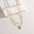 Collana a doppio strato dorata con scaglie di pietre naturali e ciondolo a cuore - Collana a Doppio Strato a Cuore