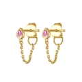 Dettaglio di orecchini a goccia con zircone rosa e catenelle a maglia dorata su sfondo bianco - Oro Rosa