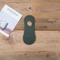 Men's dark green cotton no-show sock with ribbed texture on wooden background - One Size / Army Green