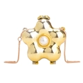 Mini borsa a fiori dorata in acrilico con perla centrale e tracolla a catena in metallo - Fiore d'oro