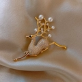Elegant gold-plated reindeer brooch with cubic zirconia and faux pearl accents - 54# Pearl Rhinestone Reindeer Brooch