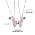 Dettaglio della collana BFF con farfalla in smalto rosa e viola e misure del ciondolo - A3191 Farfalla Magnetica