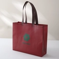 Minimalist red non-woven tote bag with green flower pattern and NEW VOGUE print - 28*32*10cm / Ankara Red