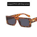 Occhiali da sole quadrati maculati con lenti grigie e dettagli in metallo dorato - Leopardo / Lenti Grigie