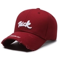Gorra de béisbol burdeos con bordado blanco Rick y visera con efecto roto vintage - Ajustable / Rojo
