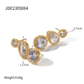 Pendientes largos de acero chapado en oro con piedras de circón sobre fondo blanco - Estilo Patchwork de Tres Piedras Doradas (JDE2305064)