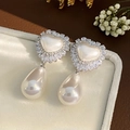 Orecchini asimmetrici a cuore e goccia di perla con zirconi e finitura dorata - E6543-Perno per orecchini in argento sterling 925 / Argento