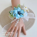 Corsage de poignet de mariage bleu avec fleurs en soie et ruban en organza blanc - Corsage de Poignet - Bleu Ciel