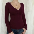 Chique Y2K-stijl nauwsluitende top met lange mouwen in wijnrood met V-hals en knopen - S / Fuchsia