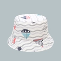 Dettaglio dei motivi nautici sul cappello da sole in cotone bianco per bambini - Barca a Vela dell'Oceano Bianca (13#)