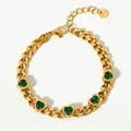 Bracelet chaîne épaisse en acier doré avec cinq zircons verts en forme de cœur - Bracelet Coeur Zircon Vert Doré (SAK961)