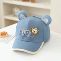 Dettaglio cappello neonato con orecchie 3D e toppa leone in colore azzurro cielo - 52cm 2-5 Anni / Blu