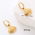 Detail of 18K gold geometric seashell earrings with 12mm by 16mm dimensions and weight - Shell Shape (E00649G-1)