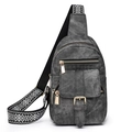 Dunkelgraue Brusttasche aus gewaschenem Leder mit Jacquard-Gurt und Goldbeschlägen - Schwarz