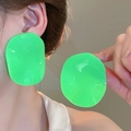 Pendientes de disco irregular verde neón con acabado de alto brillo y estilo francés - Aguja de plata / Verde