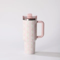 Detailansicht des 304 Edelstahl-Thermobechers mit Blumenmuster und rosa Griff - 1 l / Rosa Blumen- und Streifenstil