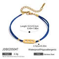 Blaues geflochtenes Armband mit drei goldenen Herzanhängern aus 18K vergoldetem Edelstahl - Herz Blau Seil Stil (JDB0205047)