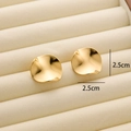 Minimalist 2.5cm golden wavy round disc stud earrings with polished mirror finish - R178 Wavy Round / Gold