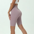Pantaloncini yoga viola a vita alta con dettaglio incrociato sul retro della vita - S / Rosso Porpora