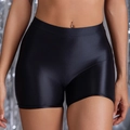 Pantalones cortos de yoga negros brillantes de talle alto con tela elástica suave - S / Shorts / Negro