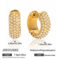 Detalle de pendientes de aro en acero chapado en oro de 18k con cristales incrustados - Pendientes en U de Strass Dorados Anchos (JDE0310002)