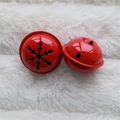 Due campanelli rossi in metallo con intagli a stella e fiocco su peluche bianco - 4cm / Rosso Verniciato