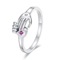 Detail van zilveren knuffelring met paarse edelsteen en sprankelende witte zirkoonaccenten - Stijl 005 / Antiek Zilver
