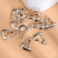 Détail de pendentifs en forme de cœur argenté pour création de bijoux DIY - Cœur Oblique Creux