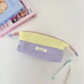 Vista dettagliata dell'astuccio trapuntato bicolore con inserti gialli e viola accesi - Giallo e Viola