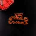 Halloween-Haarklammer aus orangem Acryl mit schwarzen Fledermäusen und BOO-Mustern - Durchscheinendes Orange mit schwarzen Symbolen
