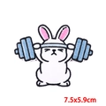 Borduurpatch van cartoon fitness konijn met halter, 7,5x5,9 cm strijkapplicatie voor kids - Fitness Konijn