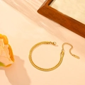 Dettaglio del bracciale a doppio strato in acciaio inossidabile dorato con maglia a serpente - Bracciale di Perle a Doppio Strato Oro (O211)