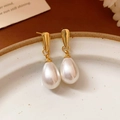 Elegant gold drop earrings with white teardrop pearls in a vintage minimalist design - Gold (White Teardrop Pearl)