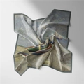 Détail artistique du foulard carré en soie de 53cm avec imprimé peinture à l'huile - 53cm / Bateaux de pêche sur la plage - Van Gogh