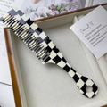 Eleganter Haarkamm mit Schachbrettmuster in einer Holzbox für das tägliche Styling - Schwarz-Weißes Gitter