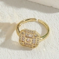 Anillo ajustable de oro lujoso con diseño cuadrado y detalles de circonitas brillantes - Cruz cuadrada Circón blanco / Dorado