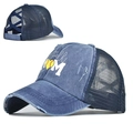 Dettaglio cappello denim Softball Mom con apertura incrociata per coda di cavallo - Taglia unica / Blu Denim